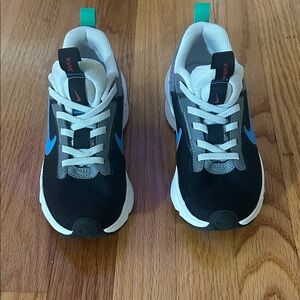 Nike Size 2Y Black and Blue Athletic Shoes